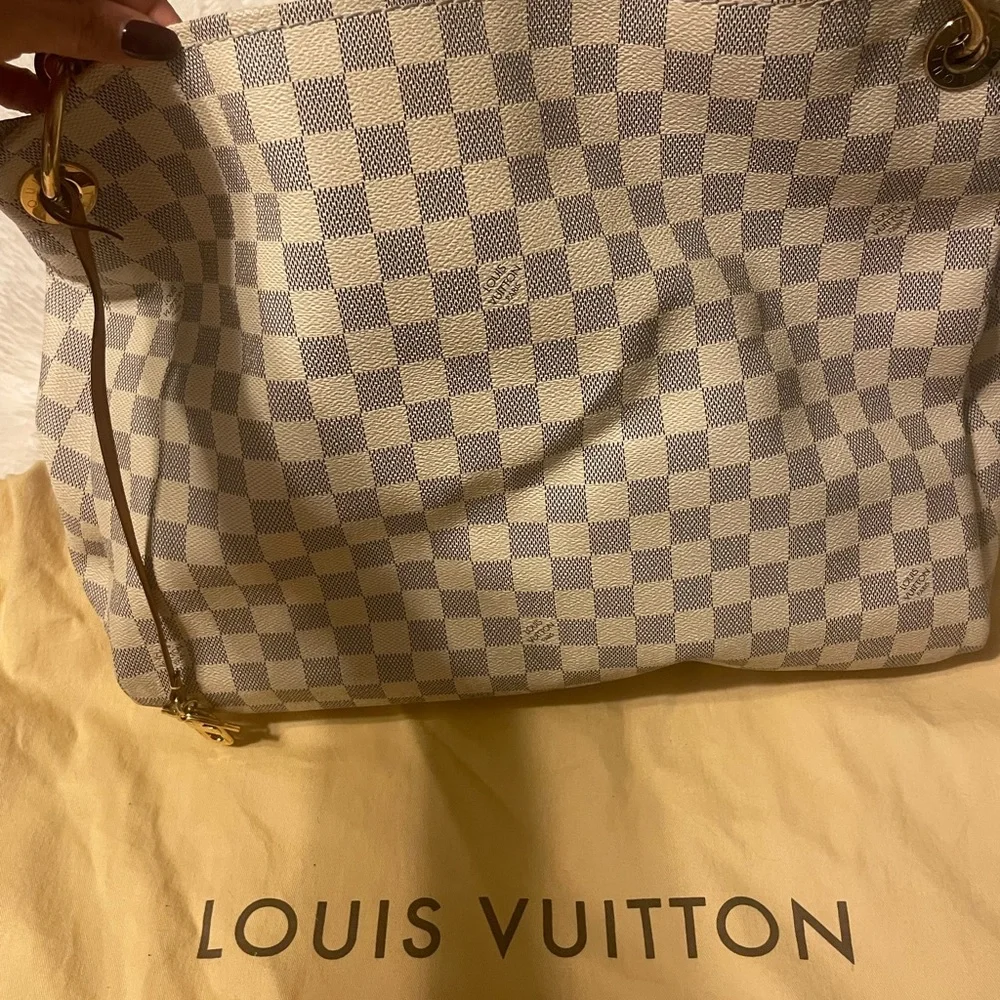 Louis Vuitton Artsy MM bag. Barely used!! - Picture 5 of 17